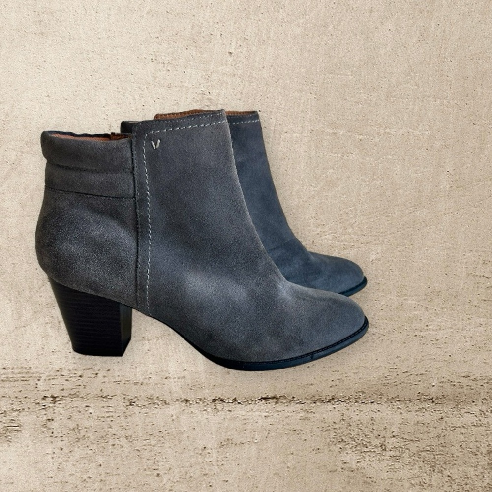 Vionic Jessie Ankle Booties Weather resistant upper gray suede Size 11 W